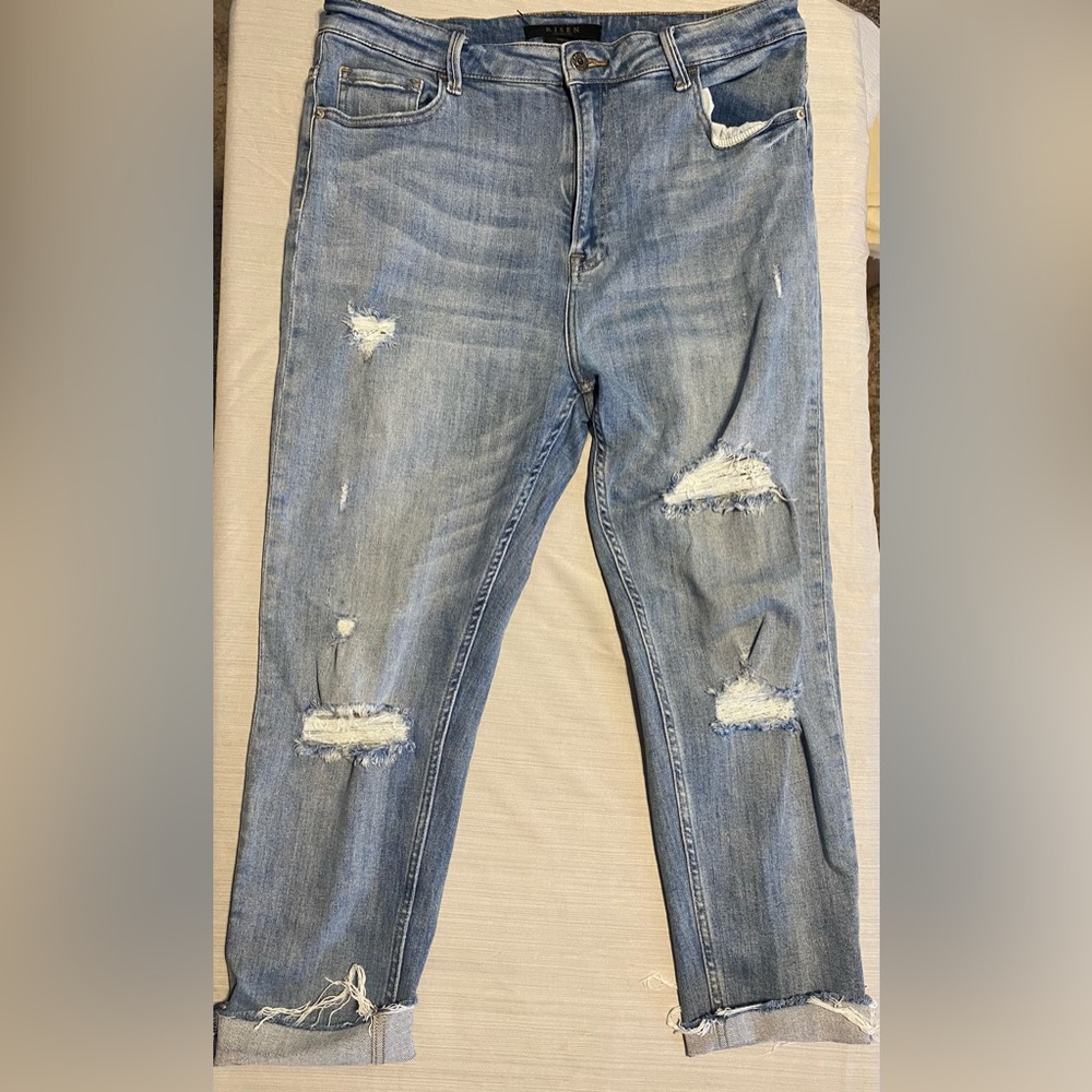 Risen women’s boyfriend jeans